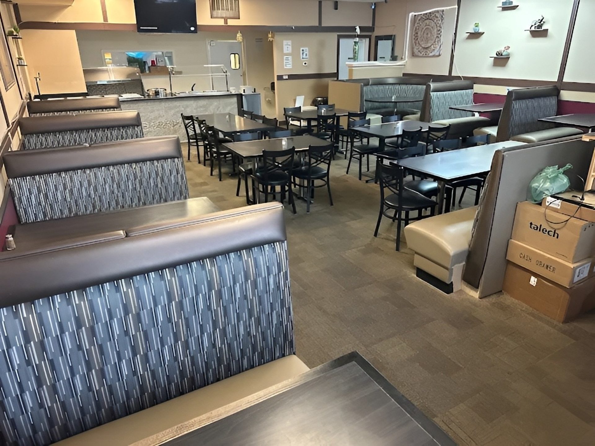 Relaxed Dining For Family And Friends